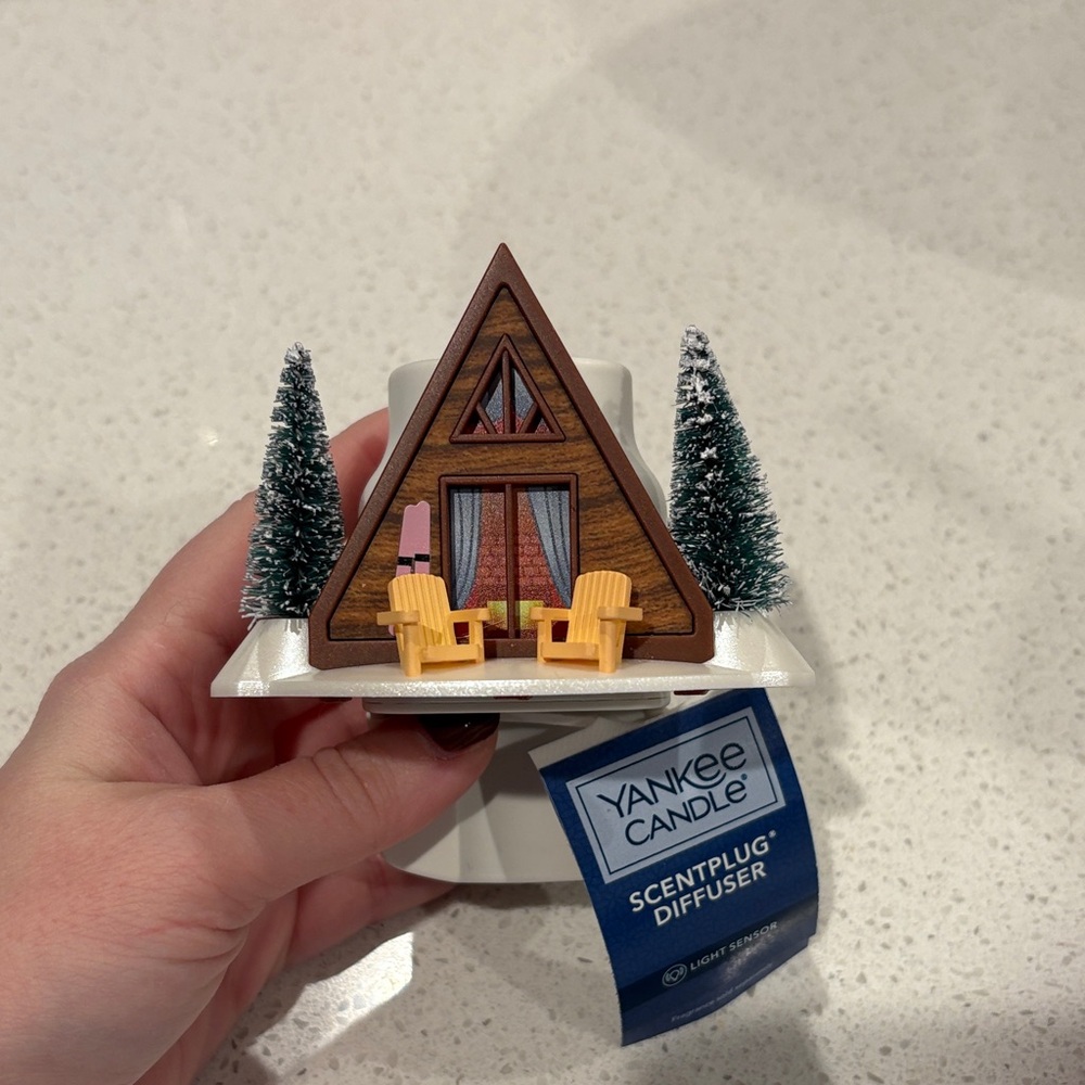 Yankee Candle ScentPlug Diffuser with a frame  Brown and Green Accents
